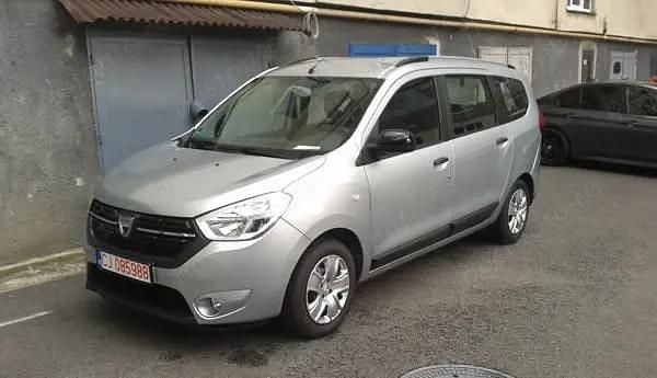 Argintiu Utilizat 2019 Dacia Lodgy Monovolum | 7.690 EUR (Preț bun) - Imagine 1/4