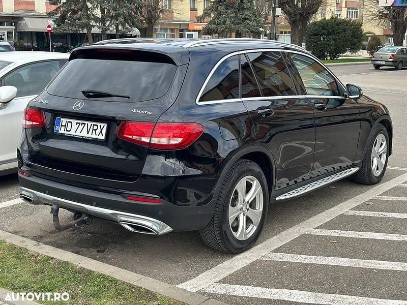Second-hand Mercedes GLC250 204 CP (150 kW) 2016 Culoarenegru SUV