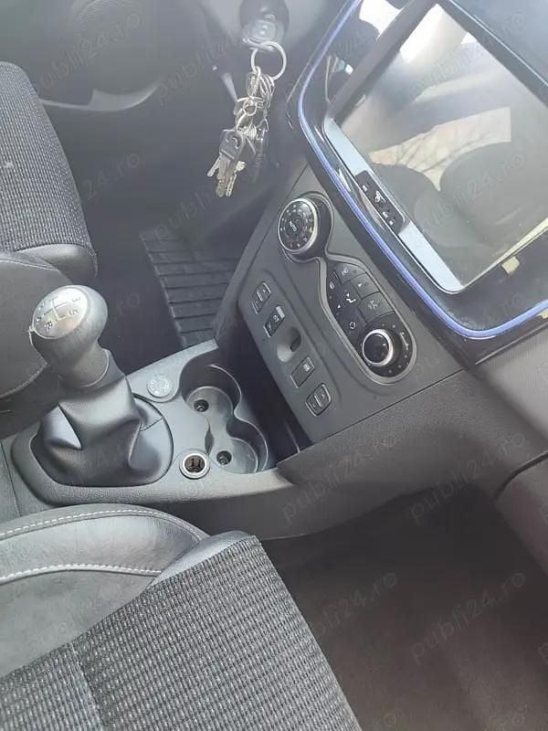 Second-hand Dacia Sandero Stepway 100 CP (73 kW) 2020 Albastru Hatchback