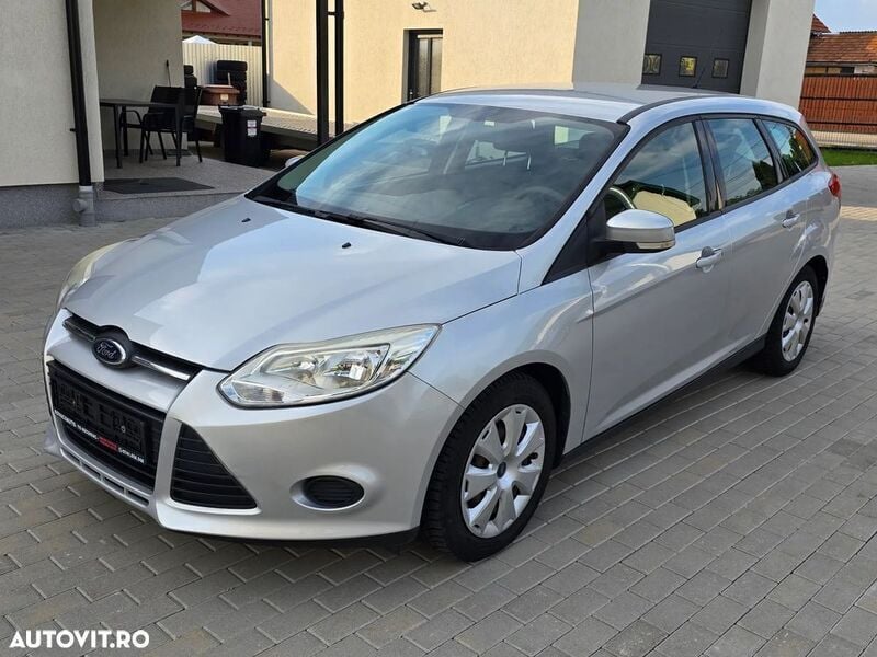 Gri Utilizat 2011 Ford Focus Ambiente Break | 3.890 EUR (Scump) - Imagine 1/4