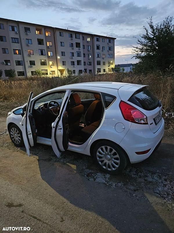 Second-hand Ford Fiesta 100 CP (73 kW) 2017 Culoarealb
