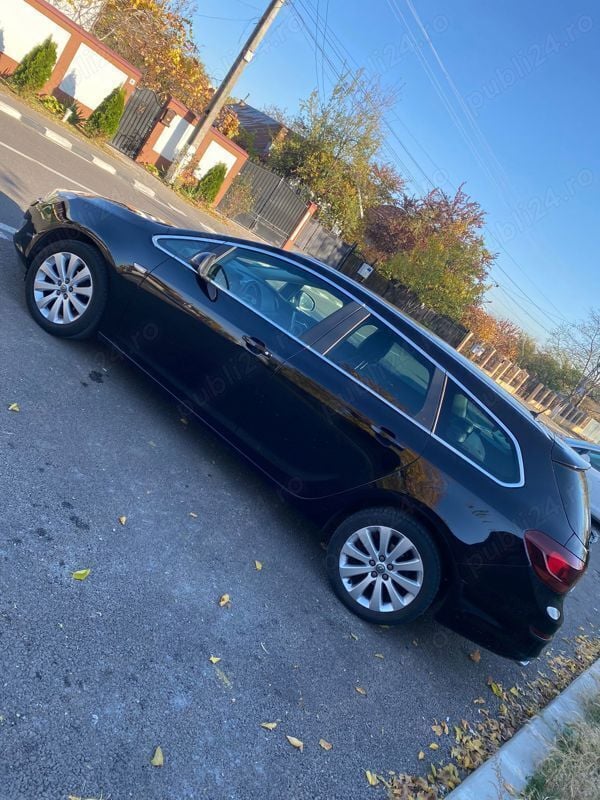 Second-hand Opel Astra 140 CP (102 kW) 2011 Negru Break