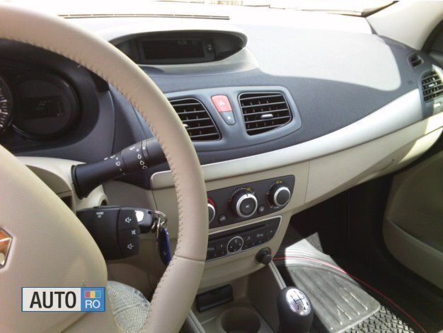 Second-hand Renault Fluence 110 CP (80 kW) 2012 Albastru Berlinǎ