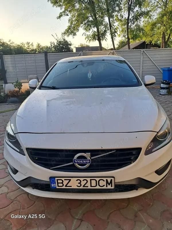 Alb Utilizat 2018 Volvo V60 Break | 10.000 EUR (Preț bun) - Imagine 1/4