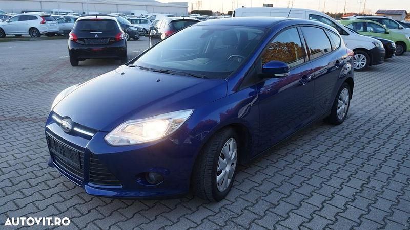 Second-hand Ford Focus Trend 101 CP (74 kW) 2014 Culoarealbastru