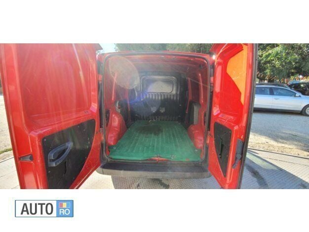 Second-hand Fiat Doblò 63 CP (46 kW) 2002 Rosu Monovolum