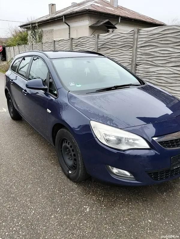 Utilizat 2012 Opel Astra Break | 2.700 EUR (Preț bun) - Imagine 1/4