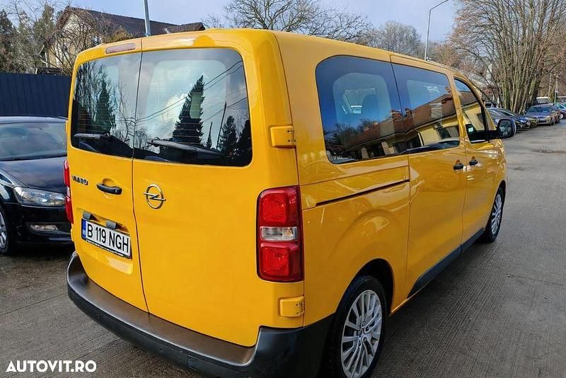 Second-hand Opel Vivaro Enjoy 120 CP (88 kW) 2020 Culoaregalbeuriu Monovolum
