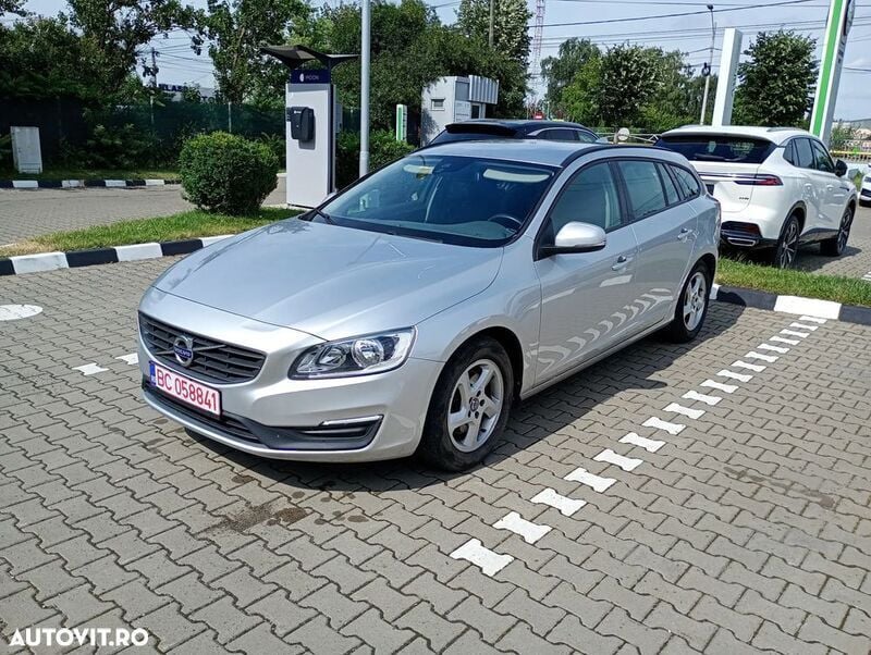Gri Utilizat 2017 Volvo V60 Break | 8.500 EUR (Super Preț) - Imagine 1/4
