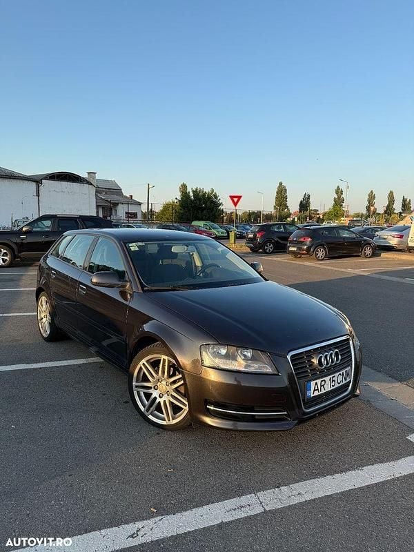 Culoarenegru Utilizat 2010 Audi A3 Sportback Attraction Hatchback | 4.690 EUR (Preț bun) - Imagine 1/4