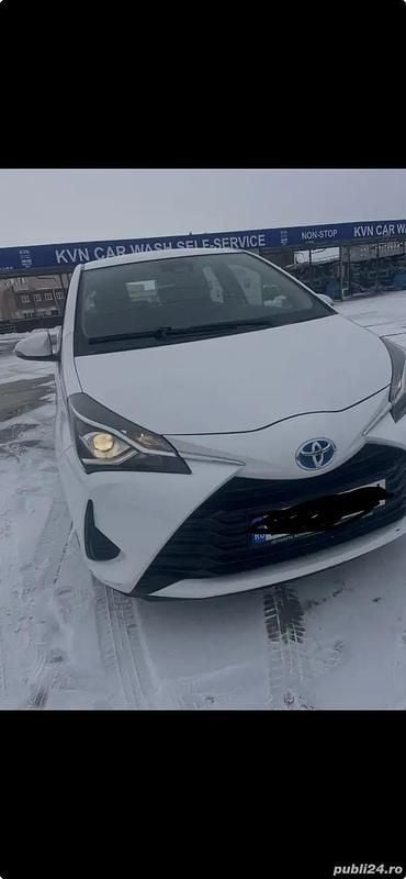 Alb Utilizat 2018 Toyota Yaris Hybrid Hatchback | 11.900 EUR (Super Preț) - Imagine 1/4