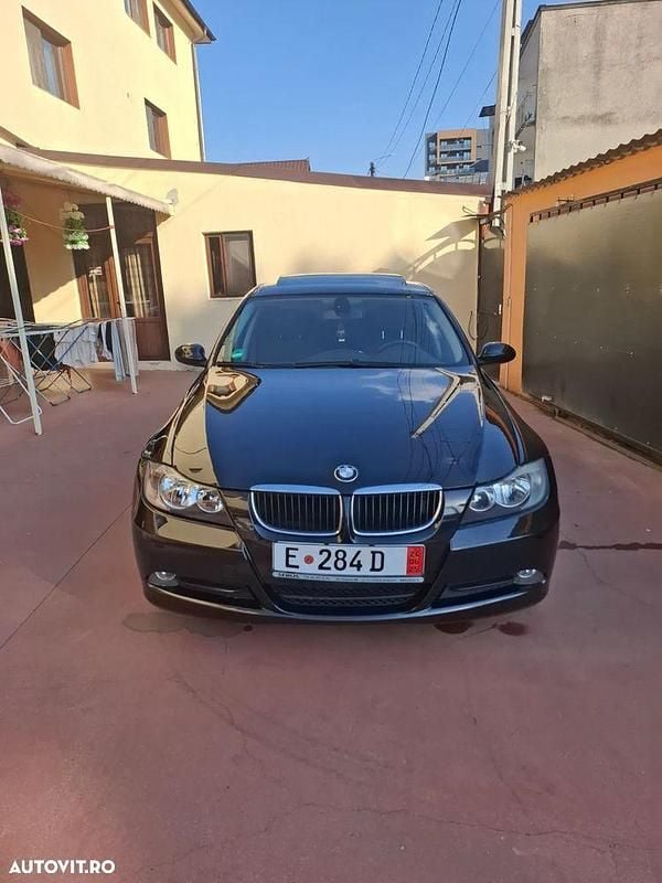 Culoarenegru Utilizat 2006 BMW 320 Berlinǎ | 2.990 EUR (Preț bun) - Imagine 1/4