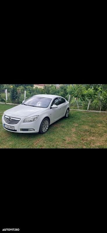 Second-hand Opel Insignia 140 CP (102 kW) 2010 Culoarealb Berlinǎ