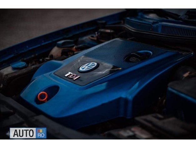 Second-hand VW Bora 116 CP (85 kW) 2001 Albastru marin Berlinǎ