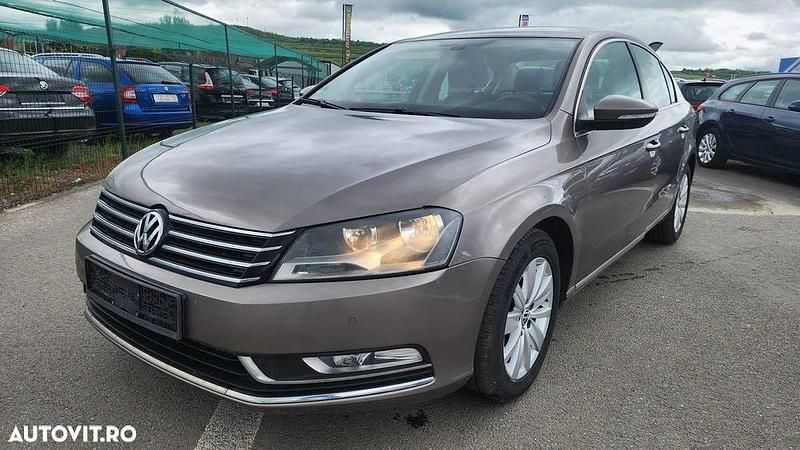 Culoaremaro Utilizat 2011 VW Passat Berlinǎ | 6.590 EUR (Preț OK) - Imagine 1/4
