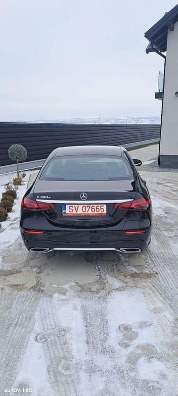 Second-hand Mercedes E300 211 CP (155 kW) 2021 Culoarenegru Berlinǎ