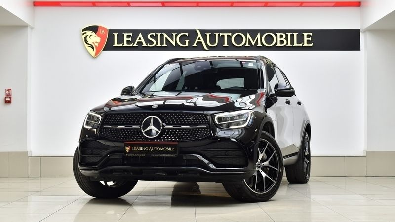 Negru Utilizat 2020 Mercedes GLC300e AMG SUV | 30.490 EUR - Imagine 1/4