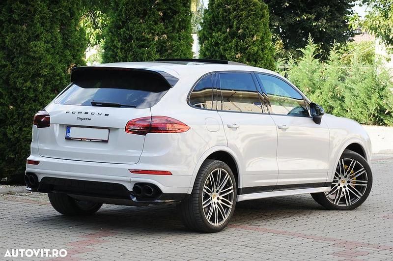 Second-hand Porsche Cayenne 245 CP (180 kW) 2016 Culoarealb SUV