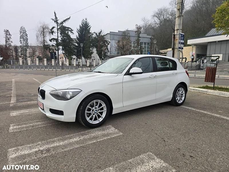 Culoarealb Second-hand 2015 BMW 116 Urban Line Hatchback | 6.590 EUR (Preț OK) - Imagine 1/4