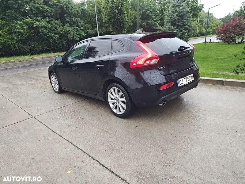 Culoarenegru Utilizat 2014 Volvo V40 Momentum Break | 8.800 EUR (Preț OK) - Imagine 1/4