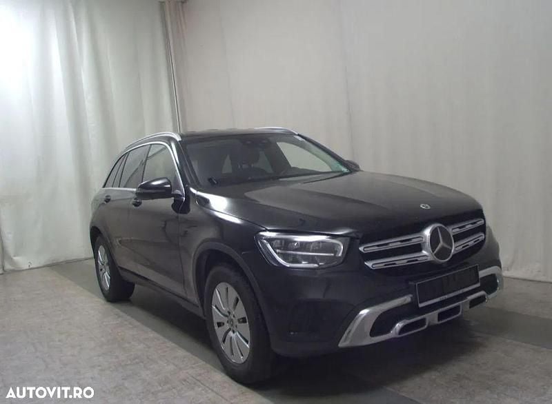 Culoarenegru Utilizat 2021 Mercedes GLC300 SUV | 28.990 EUR (Preț OK) - Imagine 1/4