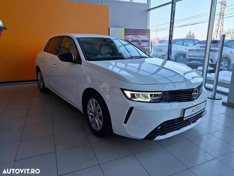 Second-hand Opel Astra Business Edition 130 CP (95 kW) 2024 Alb Hatchback