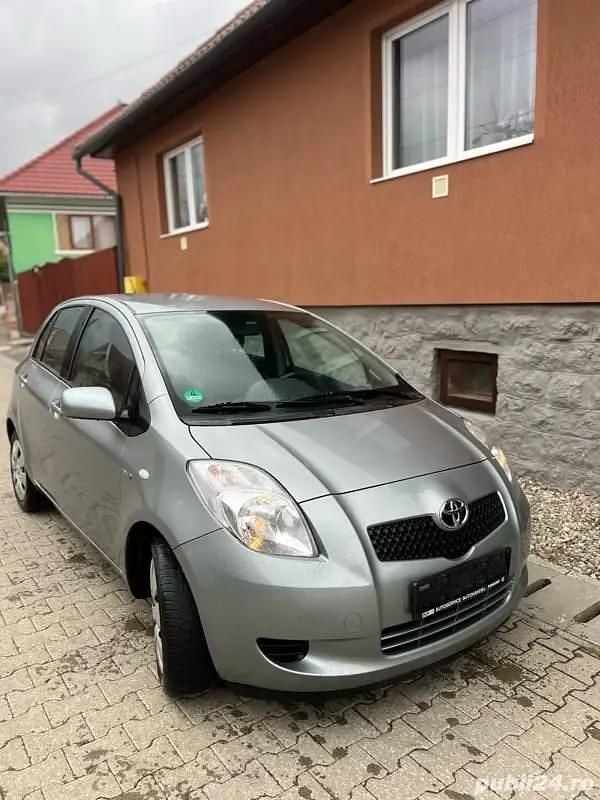 Utilizat 2006 Toyota Yaris Hatchback | 2.600 EUR (Preț OK) - Imagine 1/4