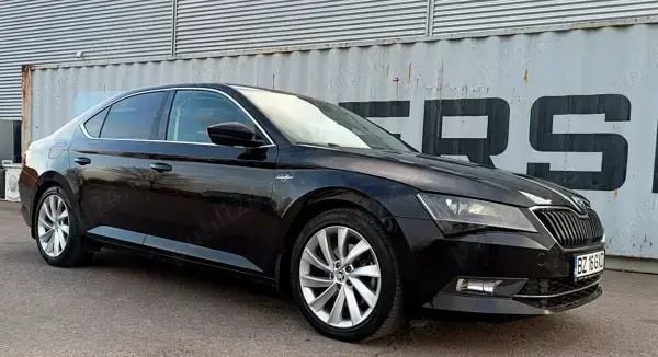 Negru Utilizat 2018 Skoda Superb Berlinǎ | 13.700 EUR (Preț OK) - Imagine 1/4