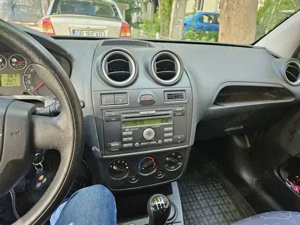 Gri Utilizat 2007 Ford Fiesta Hatchback | 1.800 EUR - Imagine 1/4