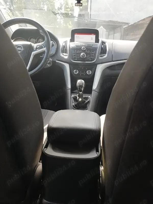 Second-hand Opel Zafira Tourer 136 CP (100 kW) 2014 Monovolum