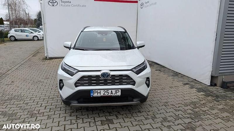 Second-hand Toyota RAV4 Luxury 222 CP (163 kW) 2025 Culoarealb SUV