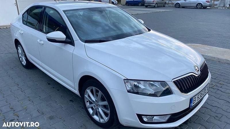 Alb Utilizat 2015 Skoda Octavia Hatchback | 9.800 EUR (Preț OK) - Imagine 1/4