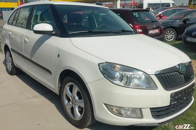 Alb Second-hand 2012 Skoda Fabia Berlinǎ | 4.250 EUR (Puțin scump) - Imagine 1/4