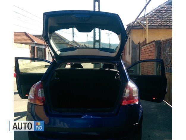 Second-hand Fiat Stilo 77 CP (56 kW) 2006 Albastru Hatchback