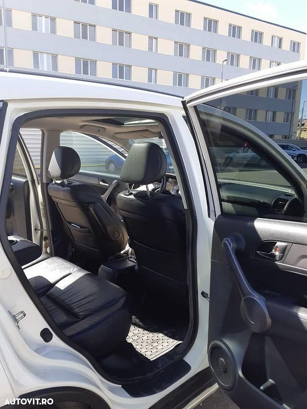 Second-hand Honda CR-V 140 CP (102 kW) 2008 Culoarealb SUV