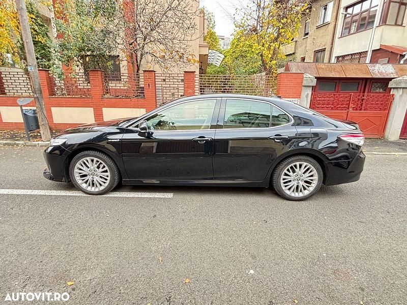 Second-hand Toyota Camry 218 CP (160 kW) 2020 Culoarenegru Berlinǎ