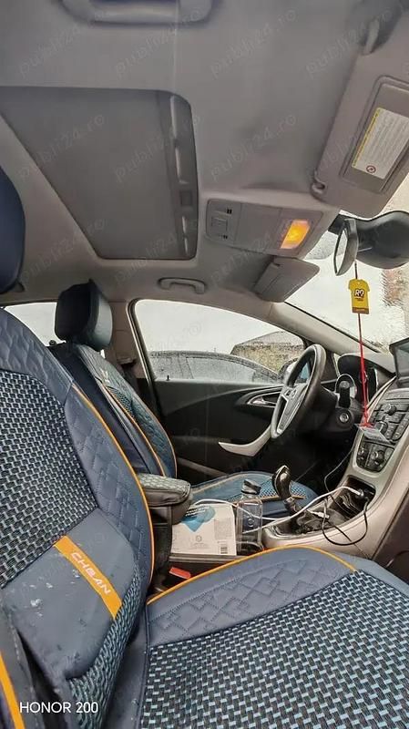 Utilizat 2011 Opel Astra Hatchback | 4.000 EUR (Preț OK) - Imagine 1/4