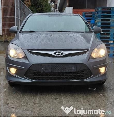 Gri Utilizat 2010 Hyundai i30 Hatchback | 2.900 EUR (Preț bun) - Imagine 1/4