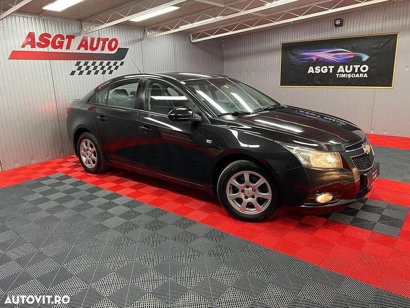 Second-hand Chevrolet Cruze 125 CP (91 kW) 2009 Culoarenegru Hatchback
