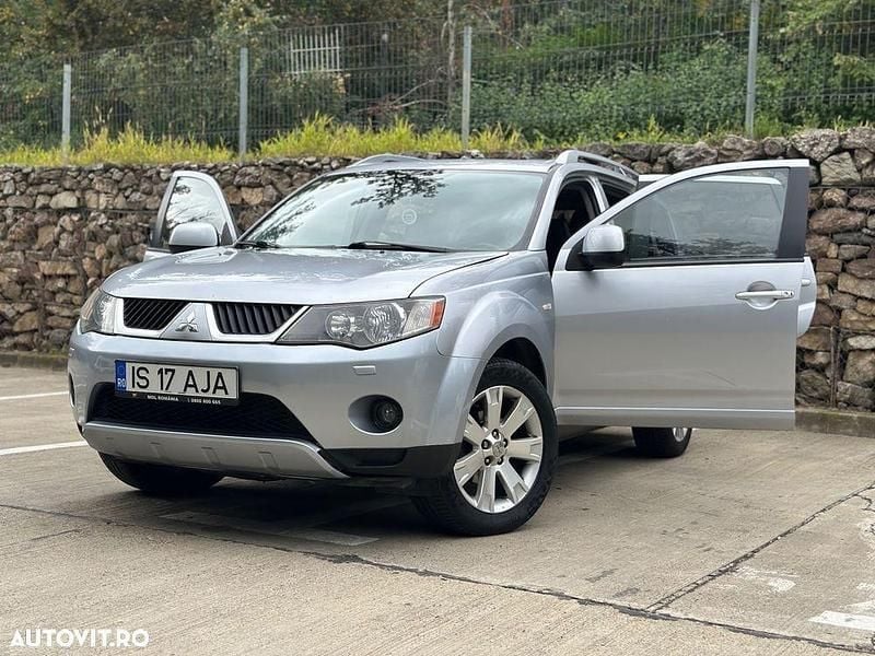 Culoaregri Utilizat 2009 Mitsubishi Outlander Invite SUV | 4.990 EUR (Preț bun) - Imagine 1/4