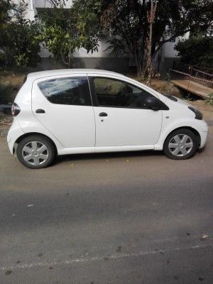 Alb Utilizat 2009 Toyota Aygo Hatchback | 2.600 EUR - Imagine 1/3