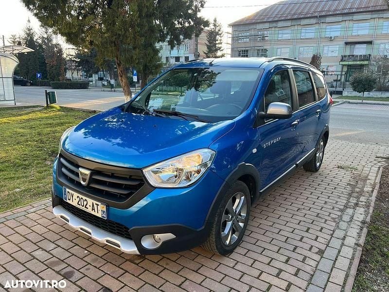 Second-hand Dacia Lodgy Stepway 115 CP (84 kW) 2016 Culoarealbastru Monovolum