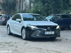 Culoarealb Utilizat 2020 Toyota Camry Berlinǎ | 18.900 EUR