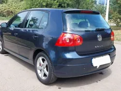 Albastru Utilizat 2005 VW Golf V Hatchback | 2.500 EUR (Preț OK)