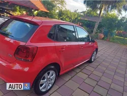 Rosu Utilizat 2014 VW Polo Hatchback | 6.500 EUR (Super Preț)