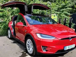 Culoarerosu Utilizat 2018 Tesla Model X SUV | 28.999 EUR