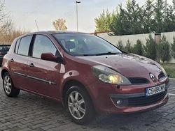 Visiniu Utilizat 2006 Renault Clio II Hatchback | 1.399 EUR (Preț bun)