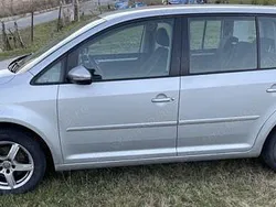Argintiu Utilizat 2011 VW Touran Monovolum | 4.650 EUR (Preț bun)