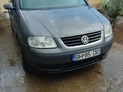 Gri Utilizat 2006 VW Touran Monovolum | 1.800 EUR (Preț bun)