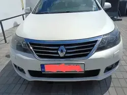 Alb Utilizat 2012 Renault Latitude Berlinǎ | 4.500 EUR